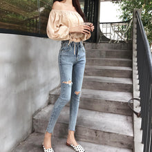 Load image into Gallery viewer, Light Blue Vintage Jeans